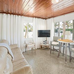 One-Bedroom with Bay View