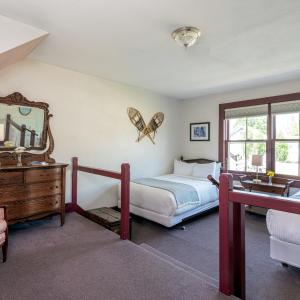Standard Double Room with Shared Bathroom