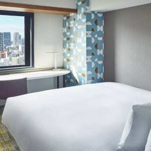 Queen Room with City View - Free Breakfast
