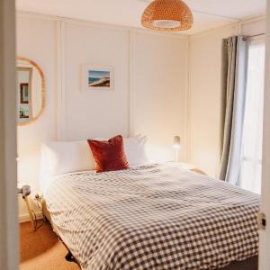 Two-Bedroom Timber Cottage 