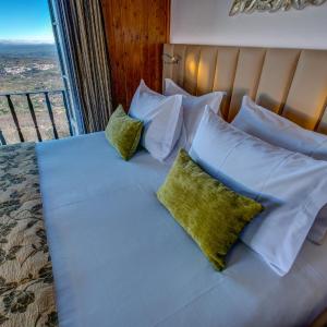 Superior Double Room with Terrace and Mountain View
