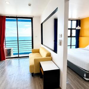 Double or Twin Room with Sea View