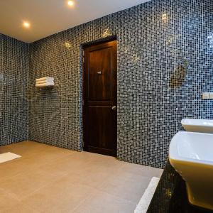 Suite with Pool View