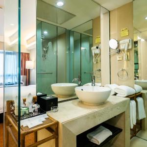 Standard Queen Room