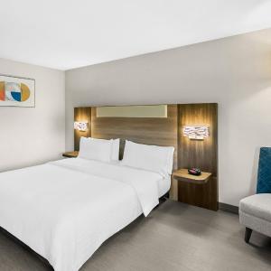 King Room - Hearing Accessible/Non-Smoking 