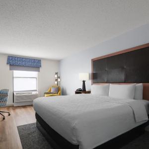 King Room with King Bed - Non-Smoking