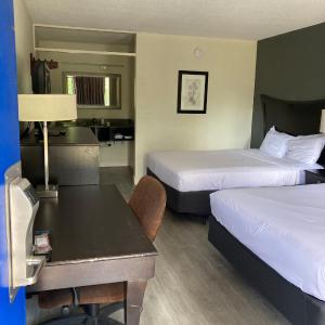 Queen Room with Two Queen Beds - Non Smoking