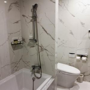 Room #1512823009