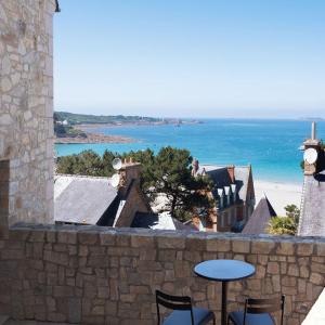 Deluxe Double Room with Sea View and Balcony 