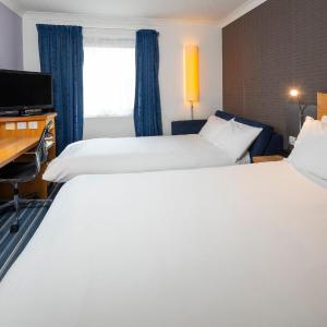 Standard Double Room with Sofa Bed and Free Hot Breakfast