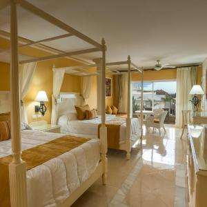 2 Double Beds Junior Suite SGL