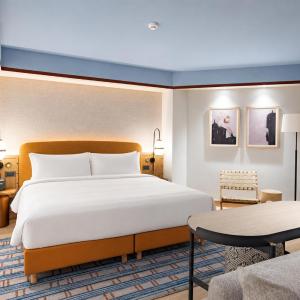 Superior King Room with Spa Bath and Panoramic Sea View