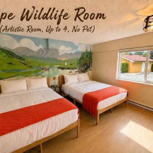 Family Room with Mountain View