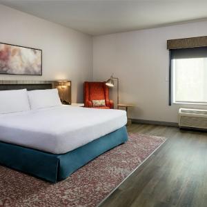 King Room with Tub - Mobility and Hearing Access