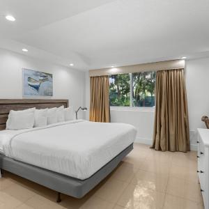 Superior One-Bedroom Apartment