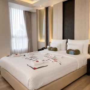 Superior Corner Queen Room