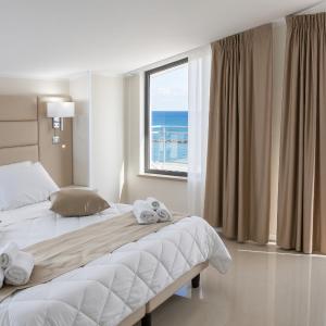 Deluxe Double Room with Balcony and Sea View