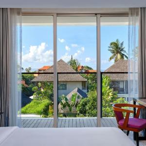Aloft Balcony Twin Room