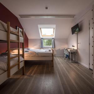 Quadruple Room with Private Bathroom