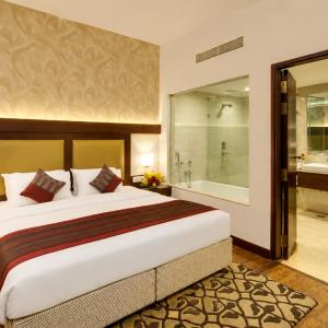 Deluxe Suite With Bathtub