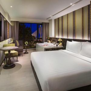Premier Double Room with Street View