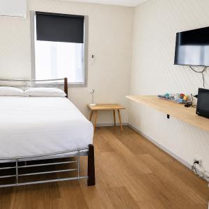 Economy Motel Room - External Ensuite