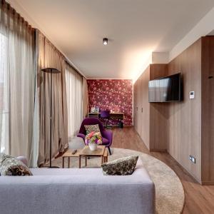 One-Bedroom King Suite - Annex