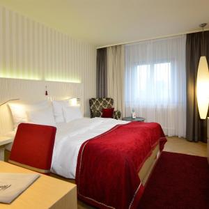 Business Queen Room