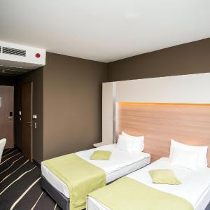 Twin Room with Two Single Beds - Non-Smoking