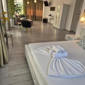 Deluxe King Suite