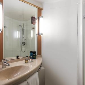 Standard Room with 2 Single Beds