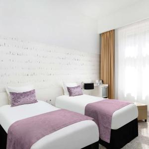 Classic Room with 2 Single Beds