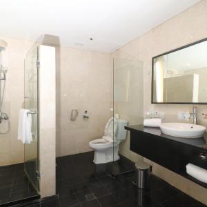 Deluxe King Suite