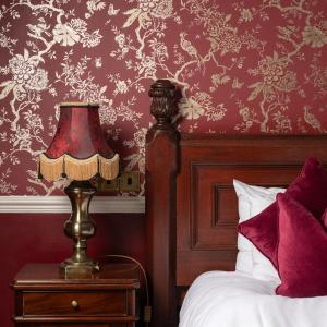 Queen Suite with Spa Bath