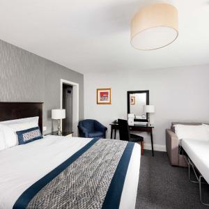 Family Room with One Double Bed and Sofa Bed