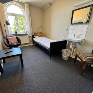 Single Room with Shared Bathroom