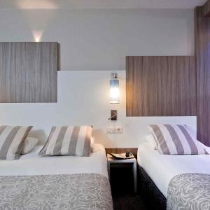 Standard Room with One Double Bed and One Single Bed