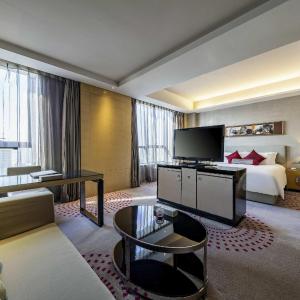 Deluxe king bed room