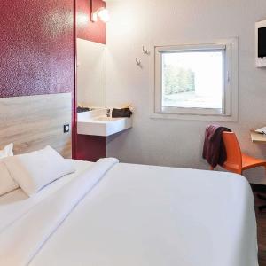 Tandem Double Room with Shared Bathroom