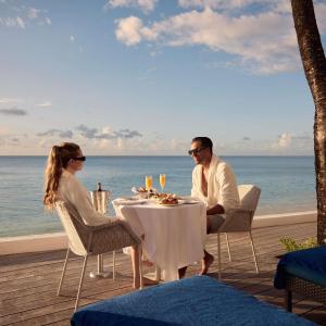 Beach Front King Suite with Private deck