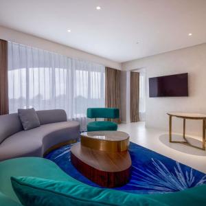 Gem King Suite with Forest View