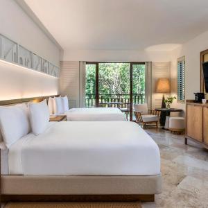 Deluxe Casita with Two Queen Beds and Soaking Tub - Garden View