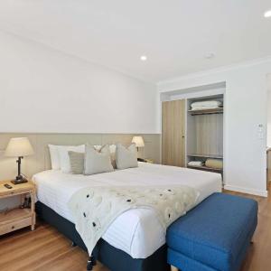 Deluxe Suite with One King Bed and One Single Bed