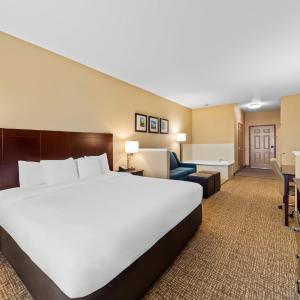 King Studio Suite with Whirlpool Tub