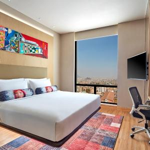 Urban King Room with City View - Club Level