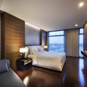 Superior King Suite