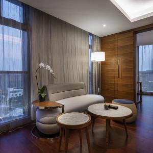 Junior King Suite
