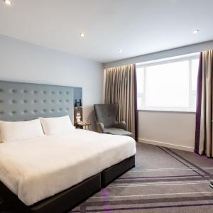 King Room with Roll-In Shower - Disability Access