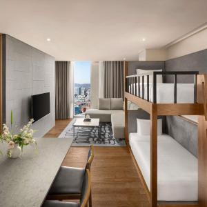 One-Bedroom Premier Family Residence with One Double Bed and One Bunk Bed