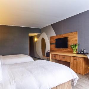 Superior Queen Room with Two Queen Beds